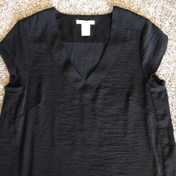 •H&M• V-Neck Blouse - Picture 4 of 8